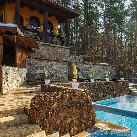 Safari Village Hotell 3*
